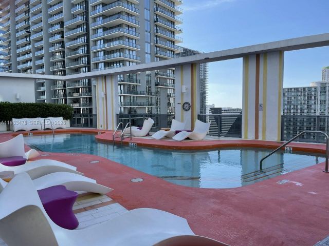 1-bedroom condo for rent in Miami - 31 SE 6th St 404 - MondialRealty