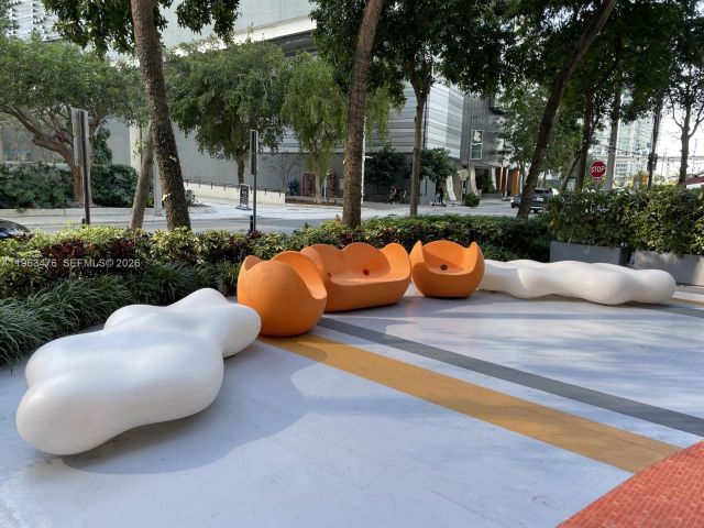 1-bedroom condo for rent in Miami - 31 SE 6th St 404 - MondialRealty