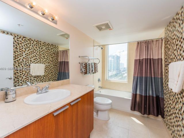 Apartment for rent  Unit #4204 - photo 7415603