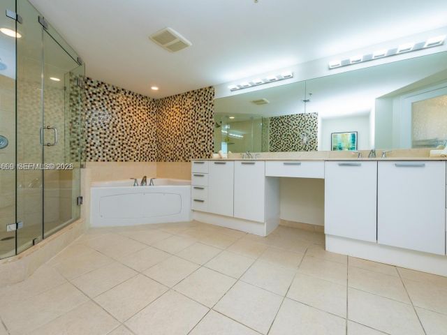 Apartment for rent  Unit #4204 - photo 7415605