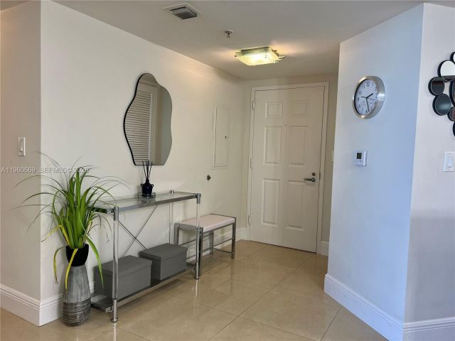 Apartment for rent  Unit #4204 - photo 7415608