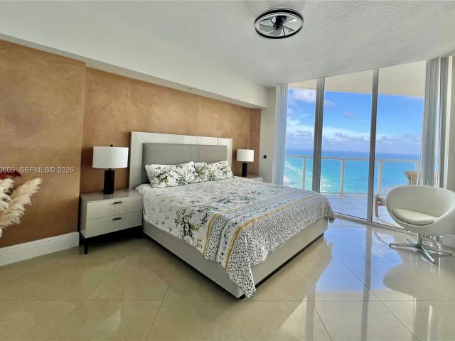 Apartment for rent  Unit #4204 - photo 7415611