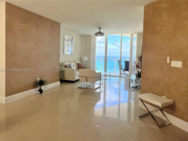 Apartment for rent  Unit #4204 - photo 7415618