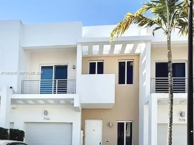 3-bedroom home for rent in Doral - 7166 NW 103rd Path 7166 - MondialRealty