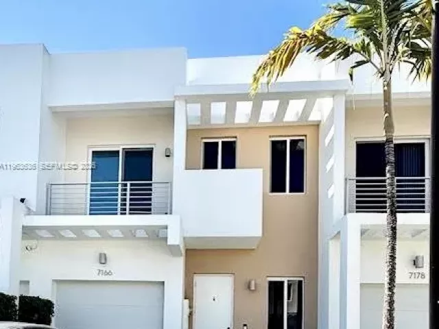 3-bedroom home for rent in Doral - 7166 NW 103rd Path 7166 - MondialRealty