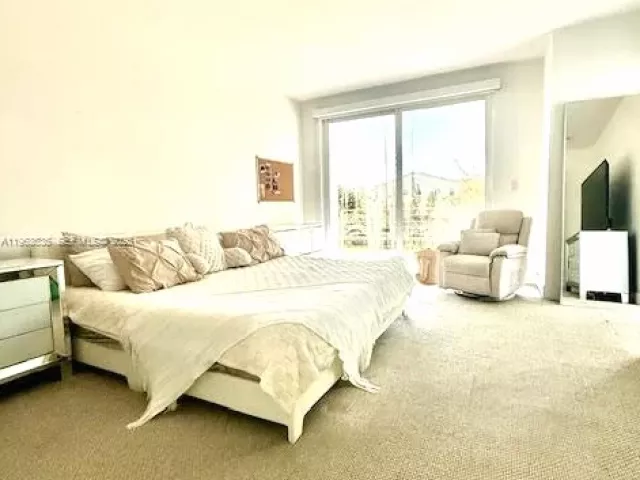 3-bedroom home for rent in Doral - 7166 NW 103rd Path 7166 - MondialRealty