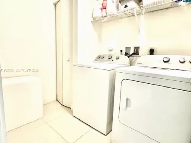 3-bedroom home for rent in Doral - 7166 NW 103rd Path 7166 - MondialRealty