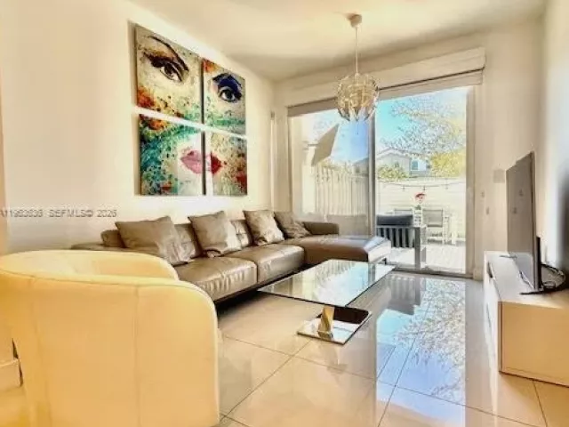 3-bedroom home for rent in Doral - 7166 NW 103rd Path 7166 - MondialRealty