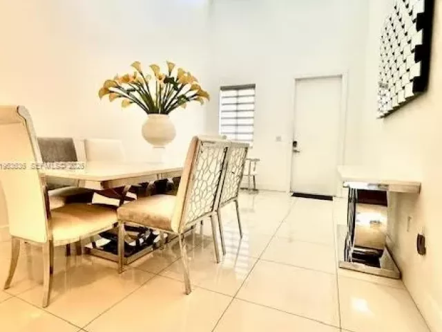 3-bedroom home for rent in Doral - 7166 NW 103rd Path 7166 - MondialRealty