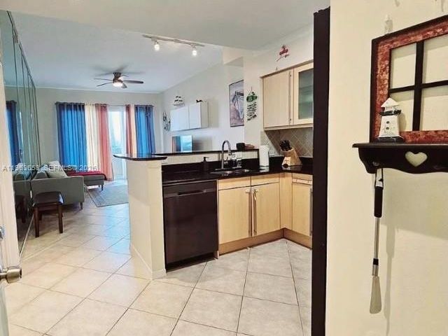 Apartment for rent  Unit # - photo 7498379