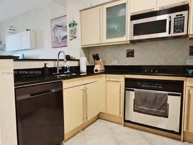 Apartment for rent  Unit # - photo 7498380