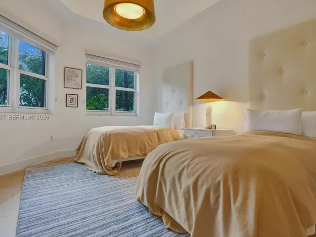 2-bedroom condo for sale in Aventura - 20000 E Country Club Dr 112 - MondialRealty