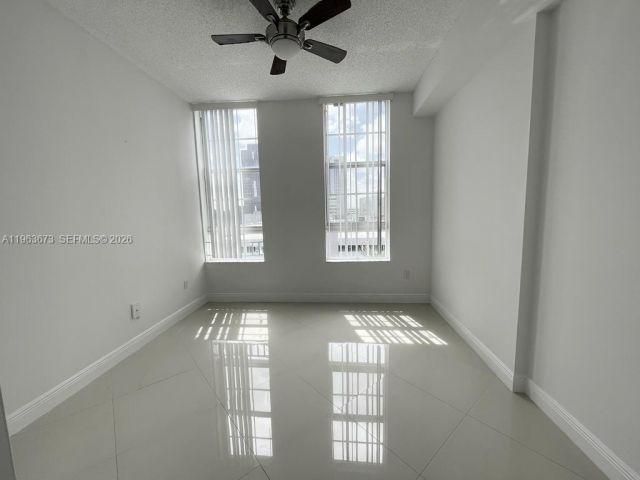 Apartment for rent  Unit #3705 - photo 7501537