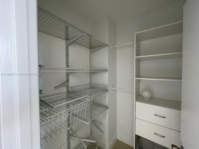 Apartment for rent  Unit #3705 - photo 7501539