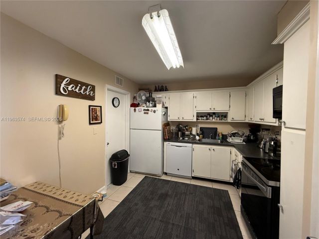 Apartment for sale  Unit #608 - photo 7437748