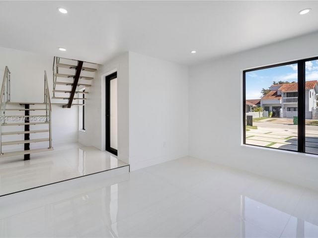 Home for sale at 1406 SW 104th Ct - photo 7509091