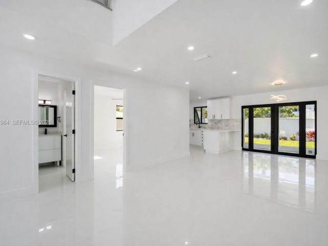 Home for sale at 1406 SW 104th Ct - photo 7509095