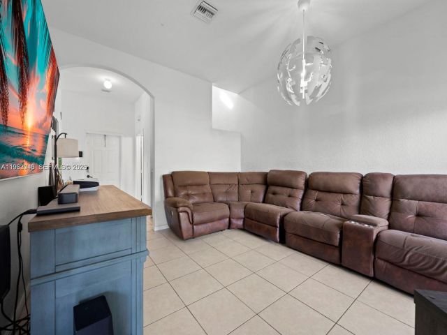 3-bedroom home for rent in Homestead - 2467 SE 19th St - MondialRealty