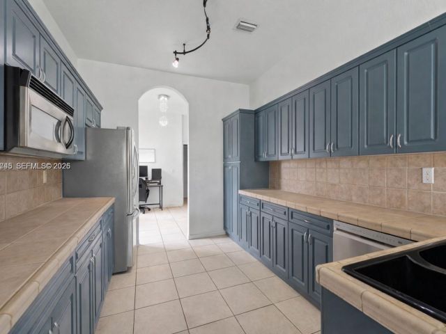 3-bedroom home for rent in Homestead - 2467 SE 19th St - MondialRealty