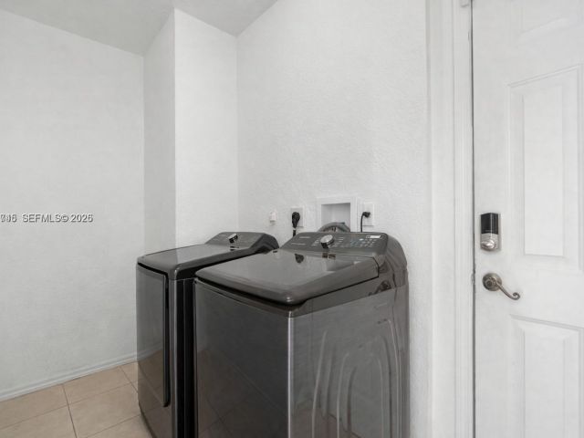 3-bedroom home for rent in Homestead - 2467 SE 19th St - MondialRealty