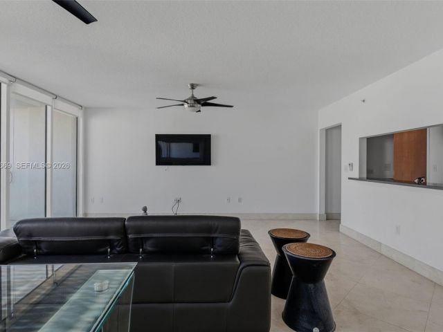 Apartment for rent  Unit #2301 - photo 7434839