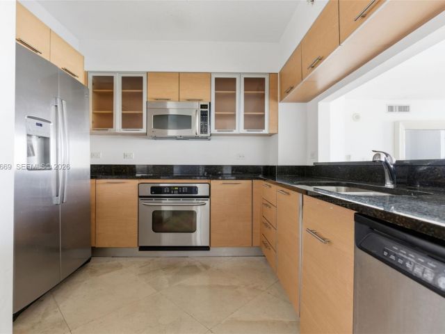 Apartment for rent  Unit #2301 - photo 7434854