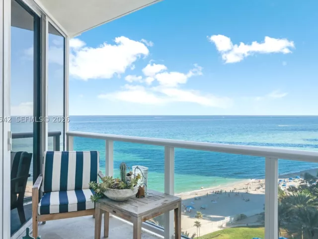 2-bedroom condo for sale in Sunny Isles Beach - 19333 E Collins Ave 1202 - MondialRealty