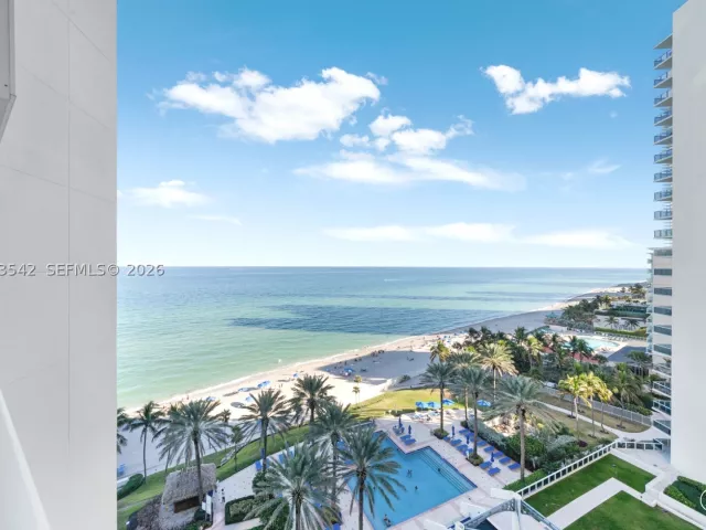 2-bedroom condo for sale in Sunny Isles Beach - 19333 E Collins Ave 1202 - MondialRealty