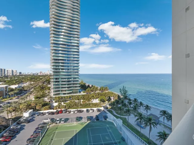 2-bedroom condo for sale in Sunny Isles Beach - 19333 E Collins Ave 1202 - MondialRealty