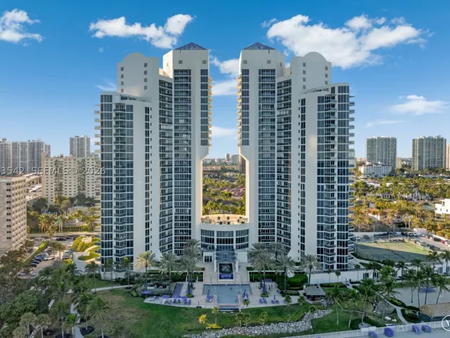 2-bedroom condo for sale in Sunny Isles Beach - 19333 E Collins Ave 1202 - MondialRealty