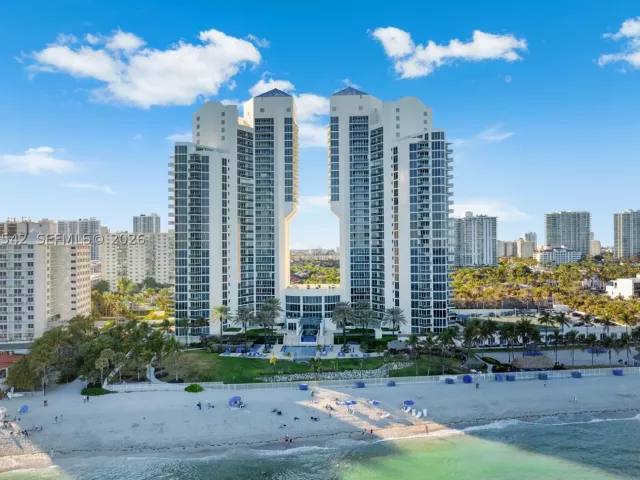 2-bedroom condo for sale in Sunny Isles Beach - 19333 E Collins Ave 1202 - MondialRealty