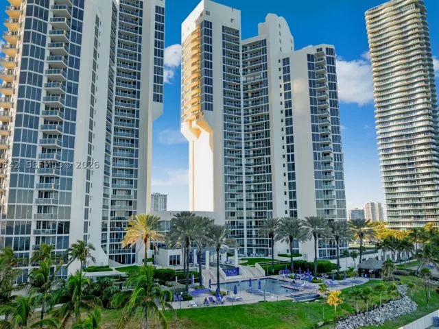 2-bedroom condo for sale in Sunny Isles Beach - 19333 E Collins Ave 1202 - MondialRealty
