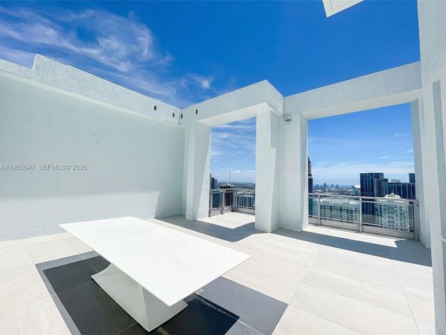 Apartment for sale  Unit #PH5213 - photo 7486873