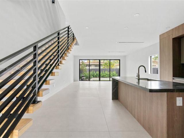 Home for sale at 1431 SW 20th St - photo 7466136