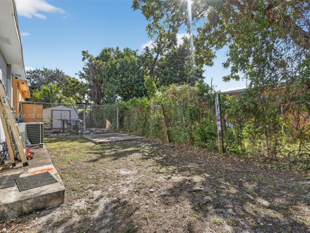 2-bedroom home for rent in Miami - 1880 NW 69th St - MondialRealty