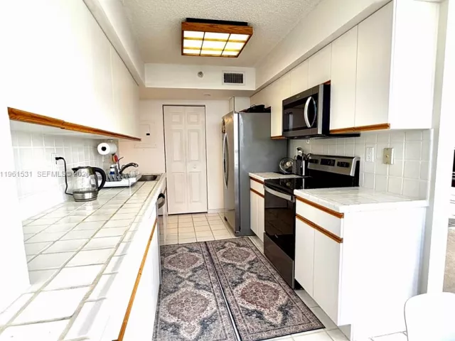 2-bedroom condo for sale in Aventura - 3530 Mystic Pointe Dr 2605 - MondialRealty