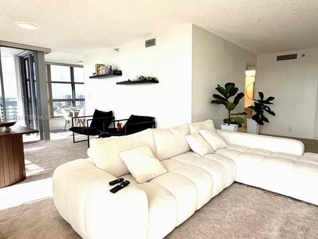 2-bedroom condo for sale in Aventura - 3530 Mystic Pointe Dr 2605 - MondialRealty
