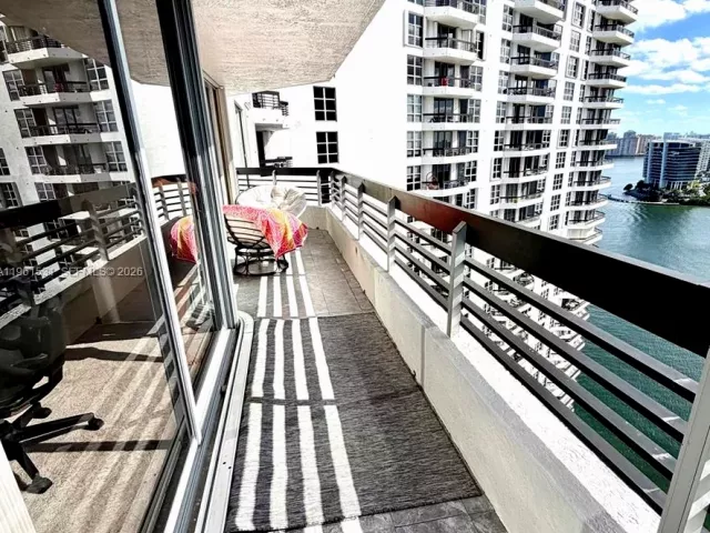 2-bedroom condo for sale in Aventura - 3530 Mystic Pointe Dr 2605 - MondialRealty