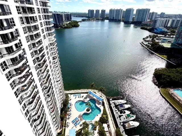 2-bedroom condo for sale in Aventura - 3530 Mystic Pointe Dr 2605 - MondialRealty