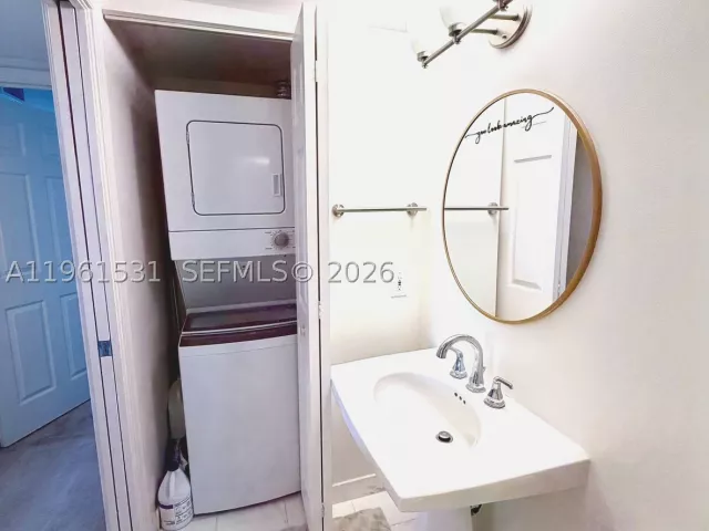 2-bedroom condo for sale in Aventura - 3530 Mystic Pointe Dr 2605 - MondialRealty
