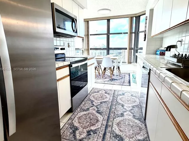 2-bedroom condo for sale in Aventura - 3530 Mystic Pointe Dr 2605 - MondialRealty