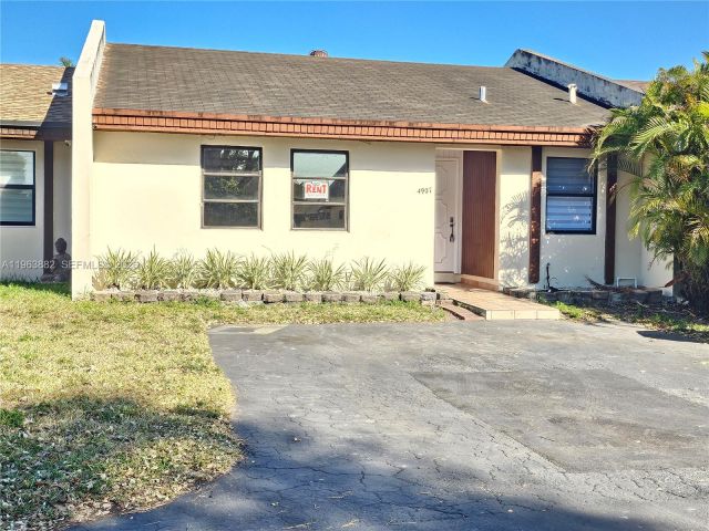 3-bedroom home for rent in Miami - 4907 SW 137th Ct - MondialRealty