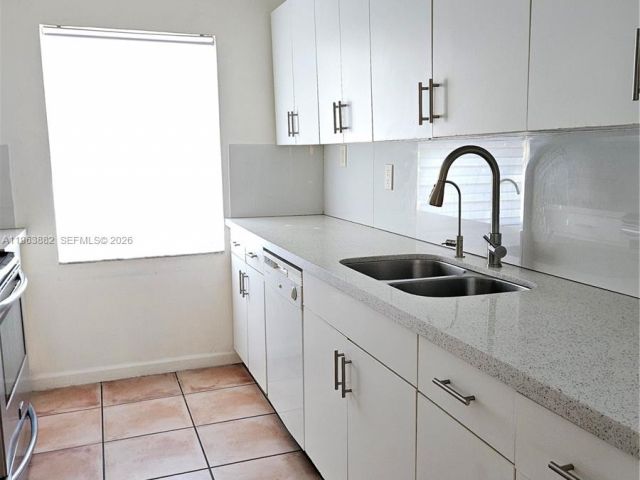 3-bedroom home for rent in Miami - 4907 SW 137th Ct - MondialRealty
