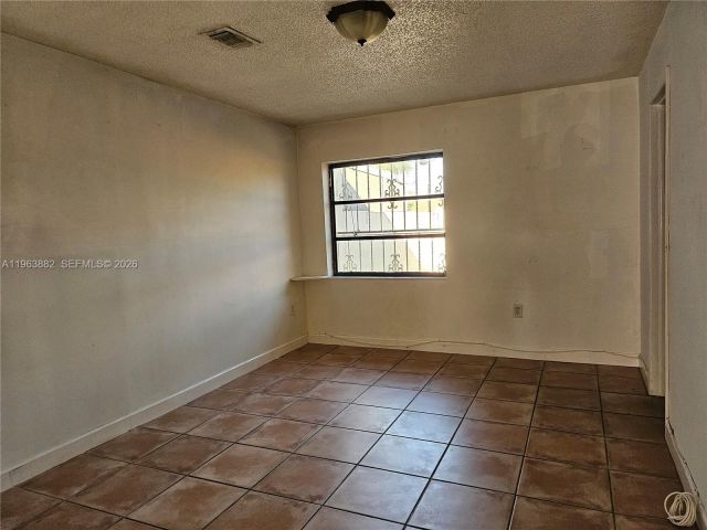 3-bedroom home for rent in Miami - 4907 SW 137th Ct - MondialRealty