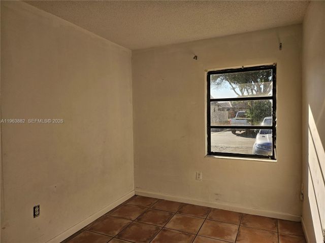 3-bedroom home for rent in Miami - 4907 SW 137th Ct - MondialRealty