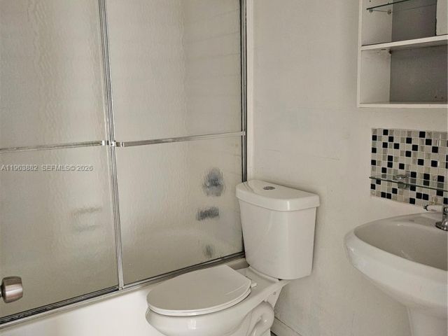 3-bedroom home for rent in Miami - 4907 SW 137th Ct - MondialRealty