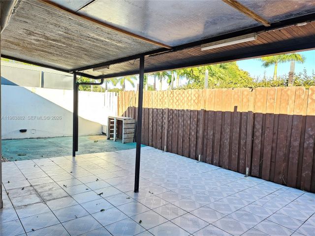 3-bedroom home for rent in Miami - 4907 SW 137th Ct - MondialRealty