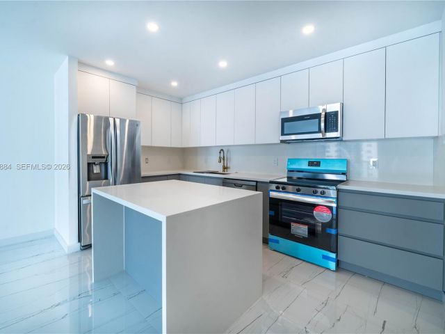 Apartment for sale  Unit #1105 - photo 7492243