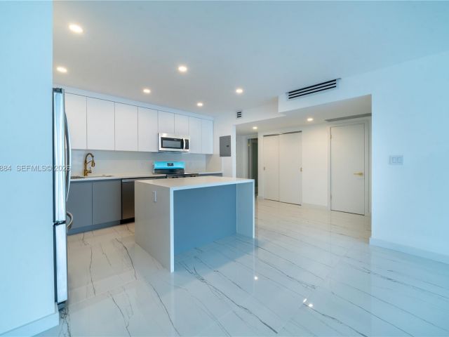 Apartment for sale  Unit #1105 - photo 7492244