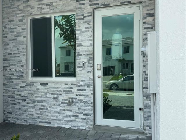 3-bedroom home for rent in Homestead - 738 SE 13 ct . - MondialRealty